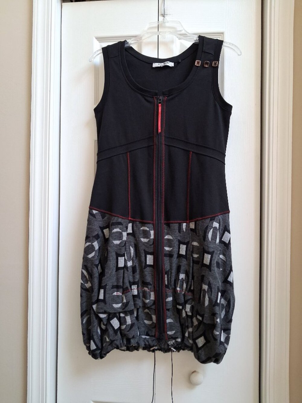 VITRIN DESIGN Women's Black/Gray/Red Sleeveless Full Zip Dress sz S